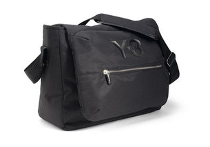 Y 3 時尚運動系潮爆單品 極其專一的黑色魔法師