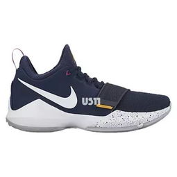 潮流速遞 LV x fragment design 聯名吉他包亮相，FILA 95 經典回歸，ACG 主打款曝光，圣誕 Kyrie 3 樂器包吸睛