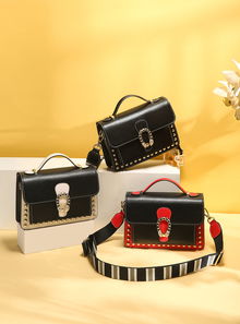 光影交織的時尚物語 女包與電子琴包的靜物拍攝藝術